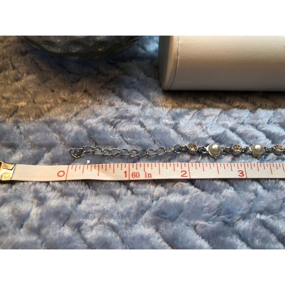 Silver and White Pearl Bracelet - Picture 10 of 10
